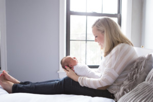 mom and newborn photography