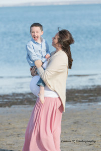 sibling maternity photo