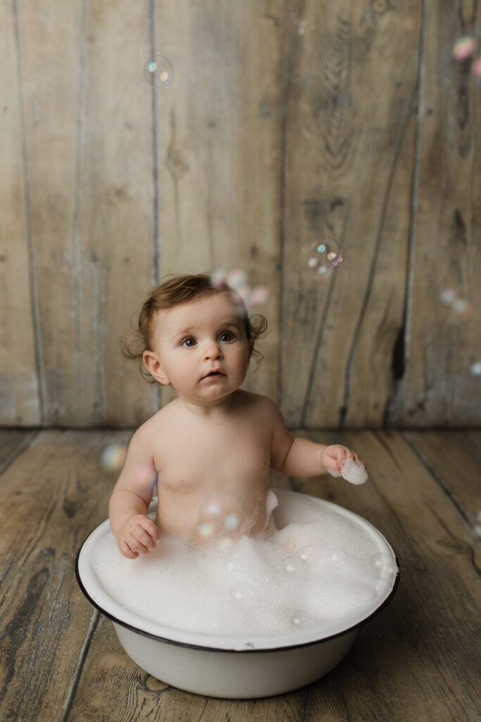 Outdoor bubble bath for after the cake smash-LOVE!  Outdoor baby  photography, Baby photography, New baby products